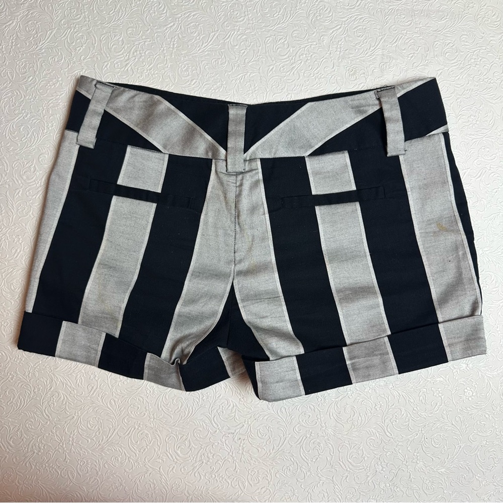 Alice + Olivia Striped High Waist Shorts Black & Gray Size 4 - Picture 8 of 10